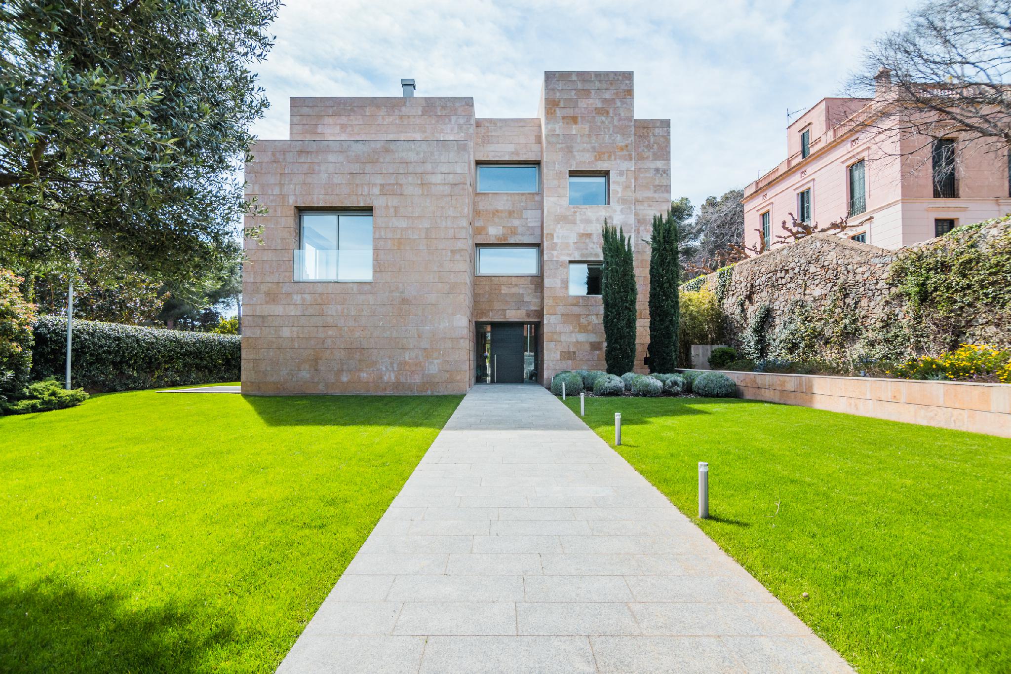 Imagen 1 Casa en venta en Barcelona / Abadessa Olzet- Avenida Pearson