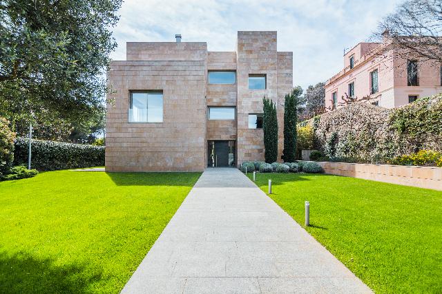 Imagen 1 Inmueble 204447 - Casa en venta en Barcelona / Abadessa Olzet- Avenida Pearson