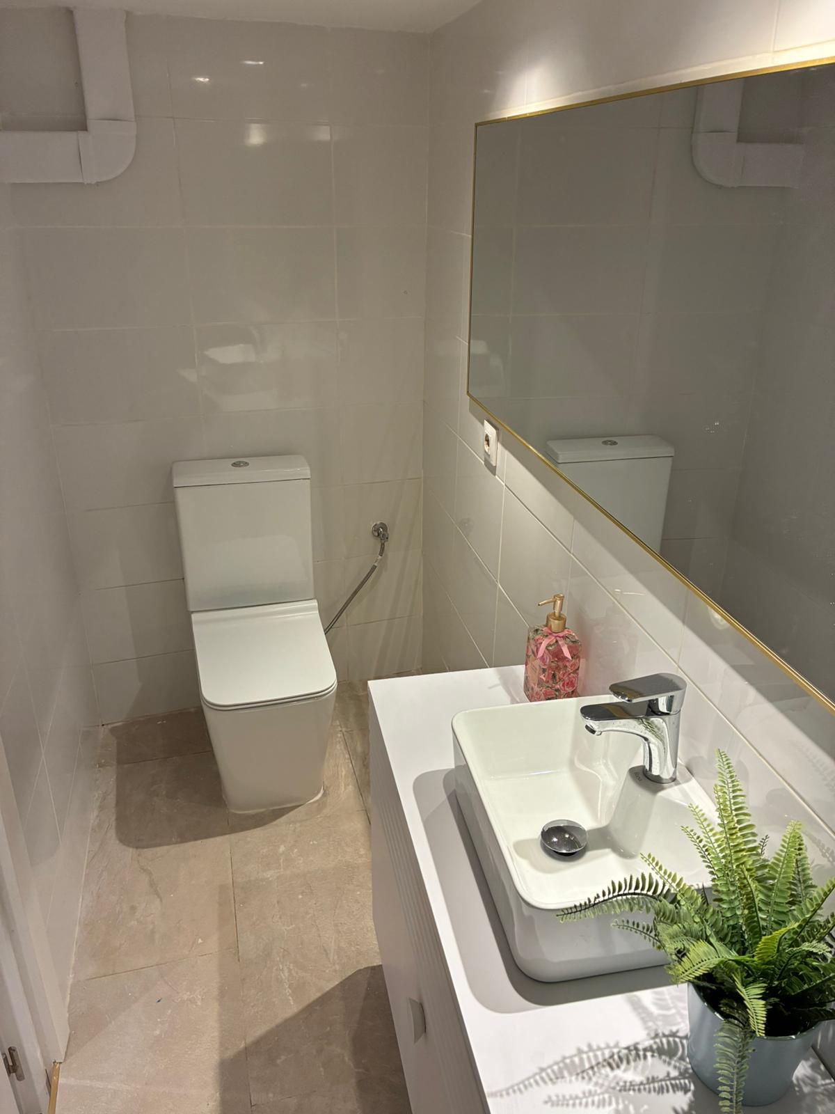 Imagen 8 Local Comercial en venta en Barcelona / Nou de la Rambla-Avinguda del Paral.lel