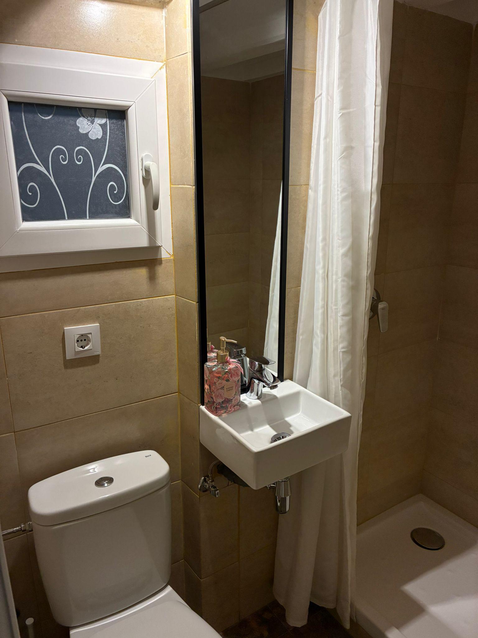 Imagen 16 Local Comercial en venta en Barcelona / Nou de la Rambla-Avinguda del Paral.lel