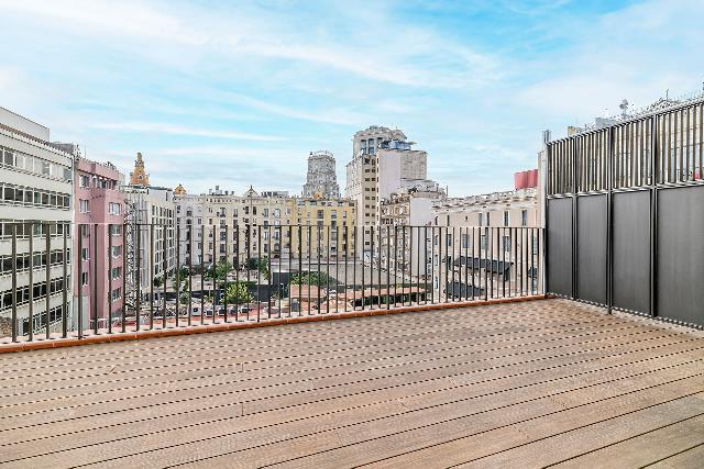 Imagen 1 Inmueble 299720 - Ático en venta en Barcelona / Pau Claris- Gran Via