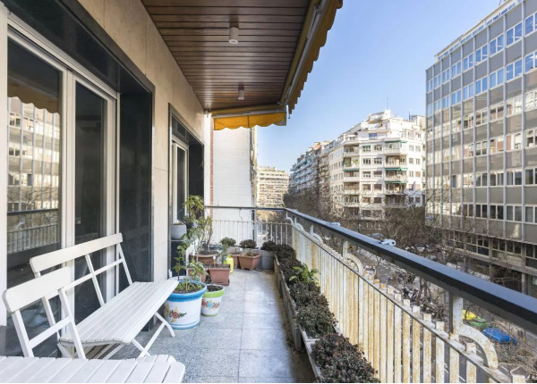 Imagen 4 Piso en venta en Barcelona / Al lado de Turó Park