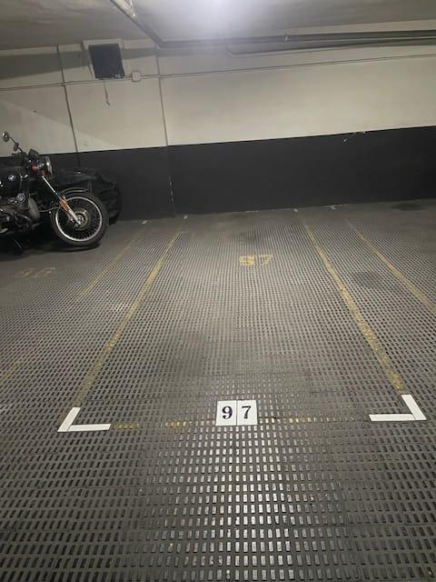 Imagen 1 Parking Coche en venta en Barcelona / Santaló - Avenir