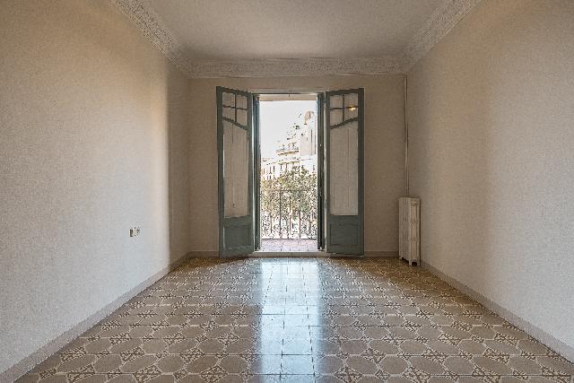 Imagen 2 Inmueble 301627 - Piso en venta en Barcelona / Paseo Sant Joan