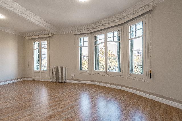 Imagen 1 Inmueble 301627 - Piso en venta en Barcelona / Paseo Sant Joan