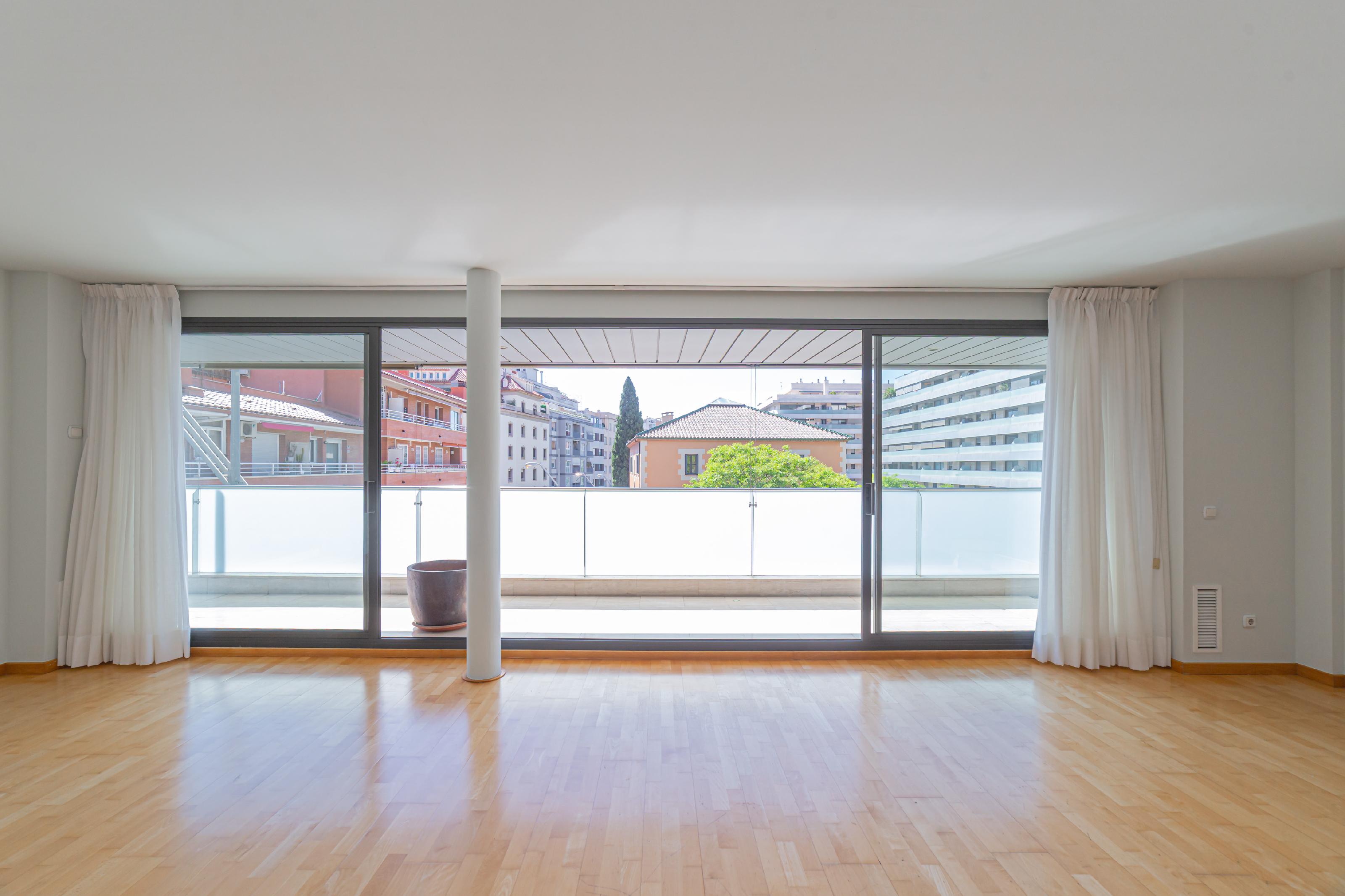 Imagen 2 Piso en alquiler en Barcelona / Jardines Santa Amelia 