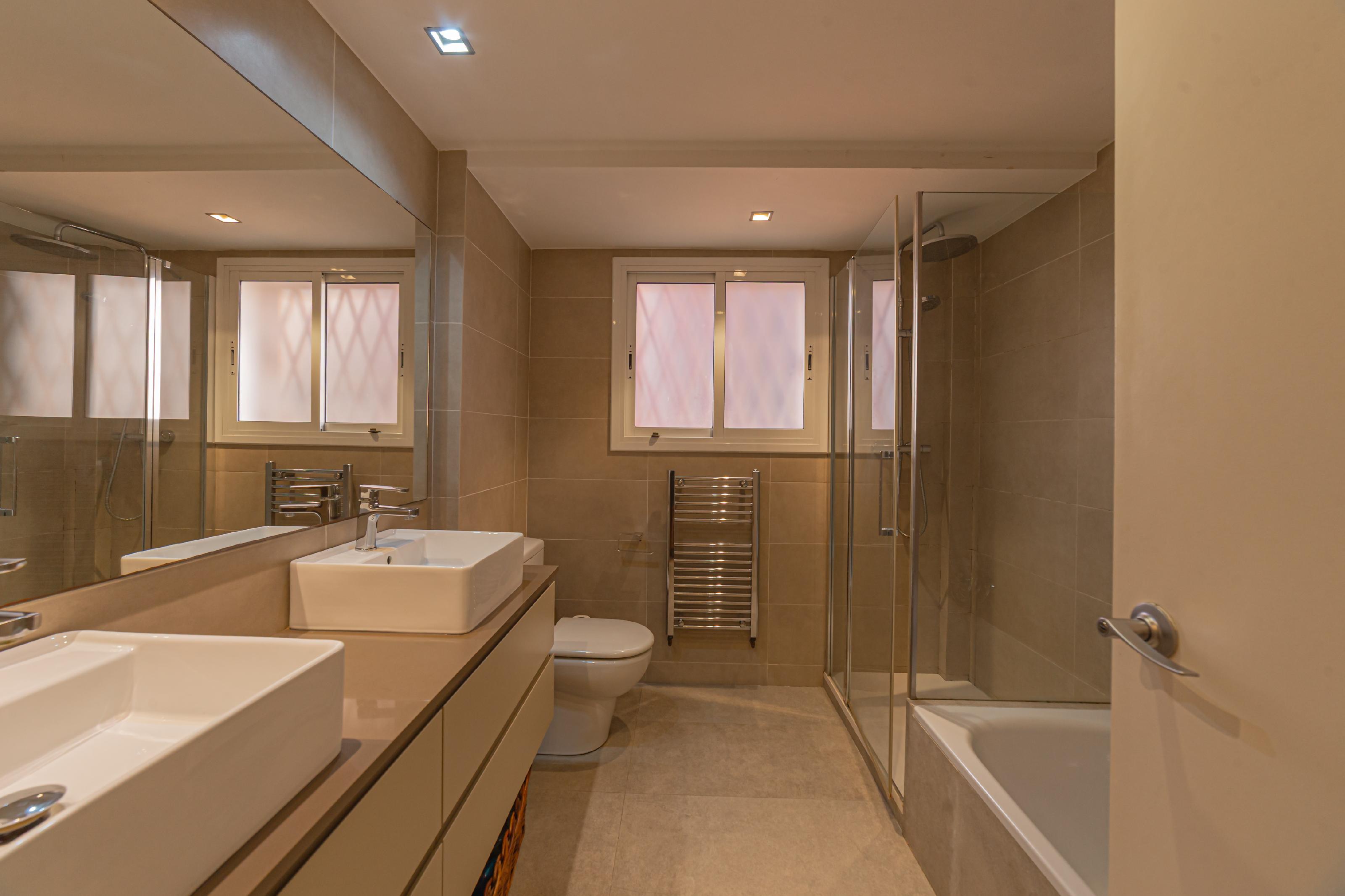 Imagen 14 Piso en venta en Barcelona / Al lado de Clínica Corachán.