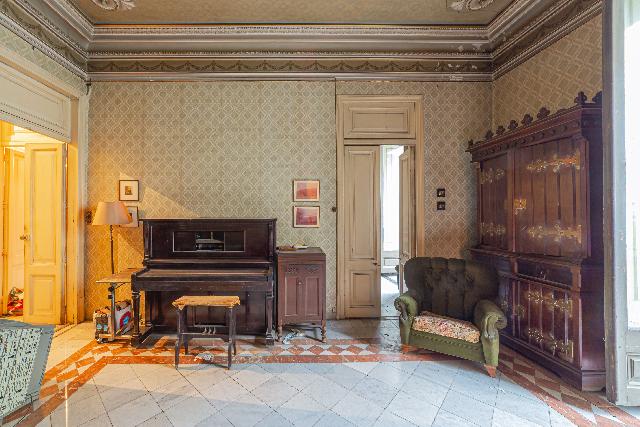 Imagen 2 Inmueble 302934 - Piso en venta en Barcelona / Próximo a Plaza Catalunya