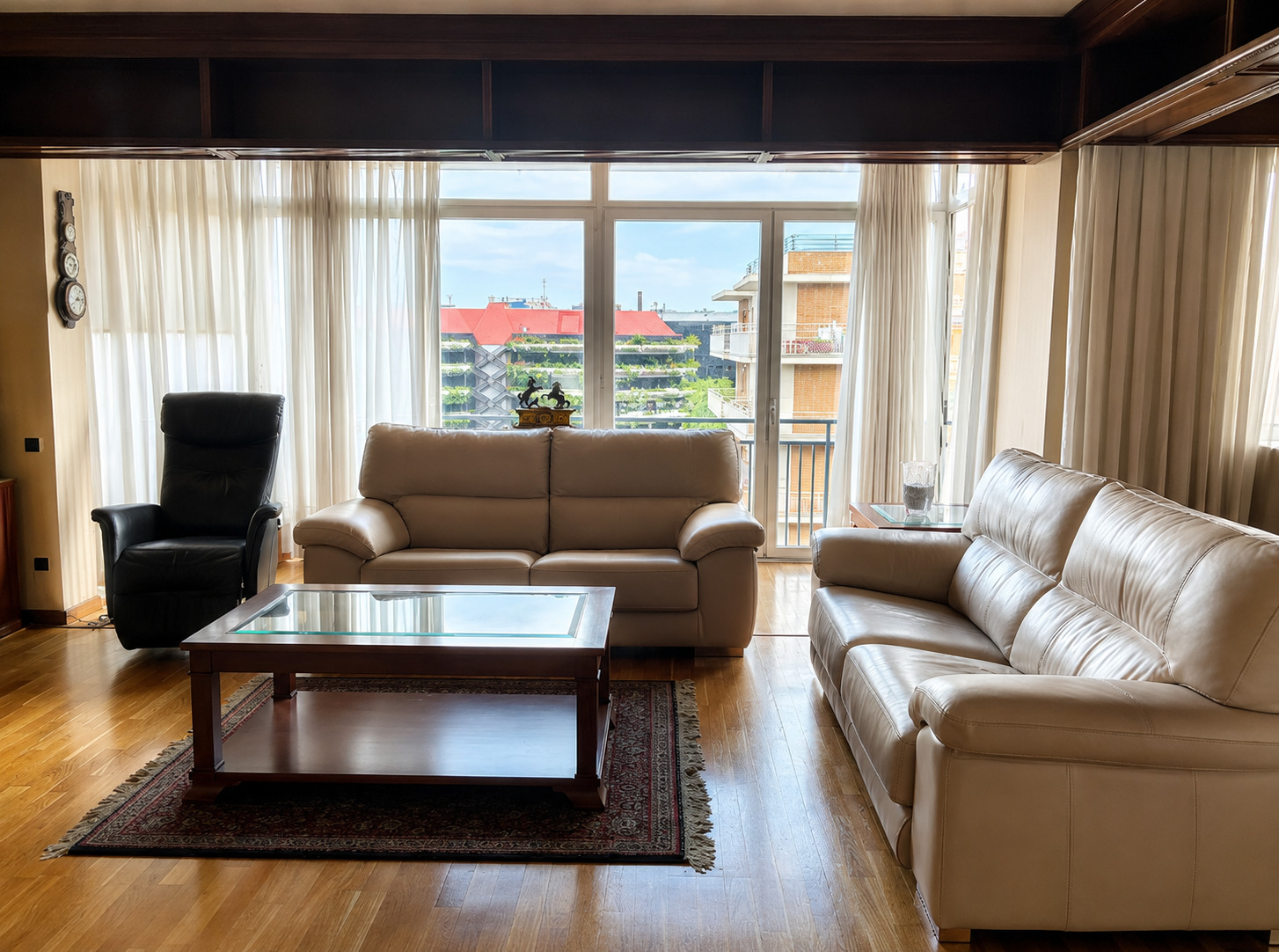 Imagen 1 Piso en venta en Barcelona / Plaza de la Reina María Cristina 