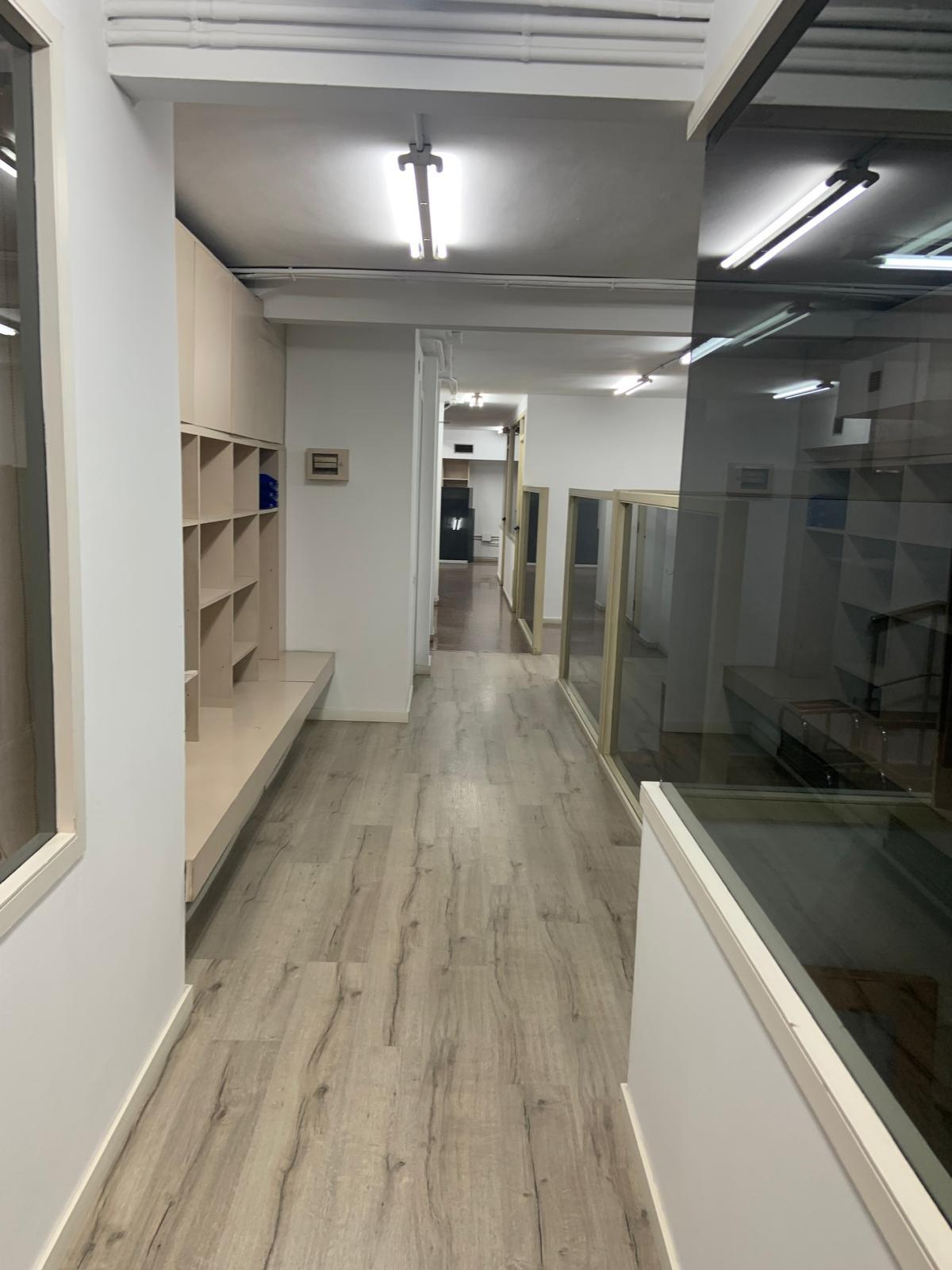 Imagen 2 Local Comercial en venta en Barcelona / Próximo a Parque Moragas