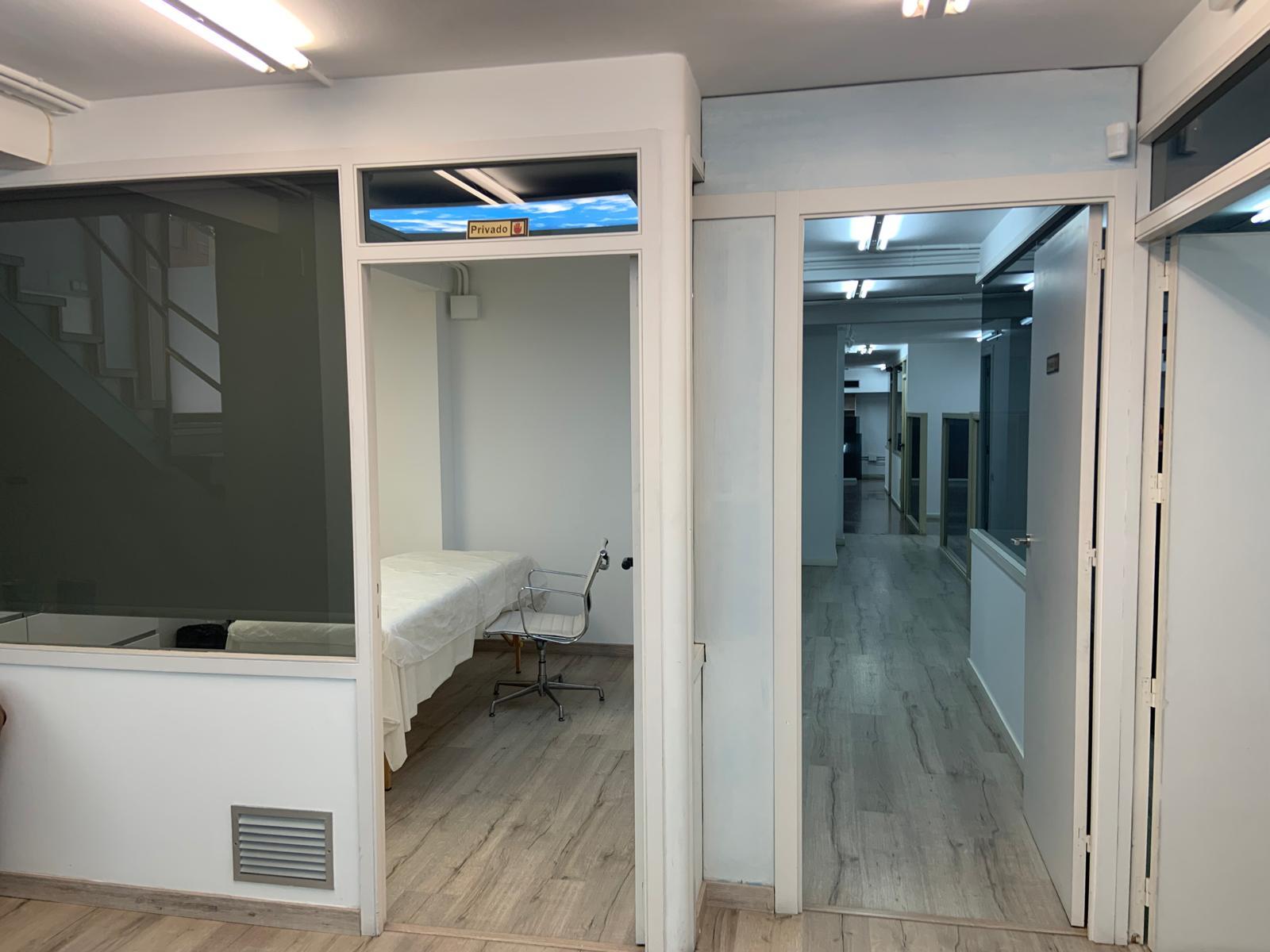 Imagen 3 Local Comercial en venta en Barcelona / Próximo a Parque Moragas