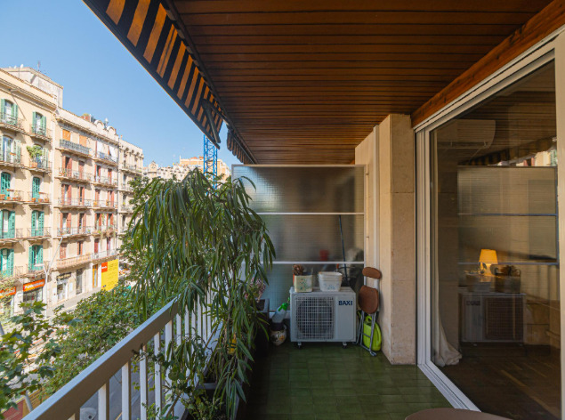 Imagen 2 Inmueble 303998 - Piso en venta en Barcelona / Comte D´Urgell con Consell de Cent