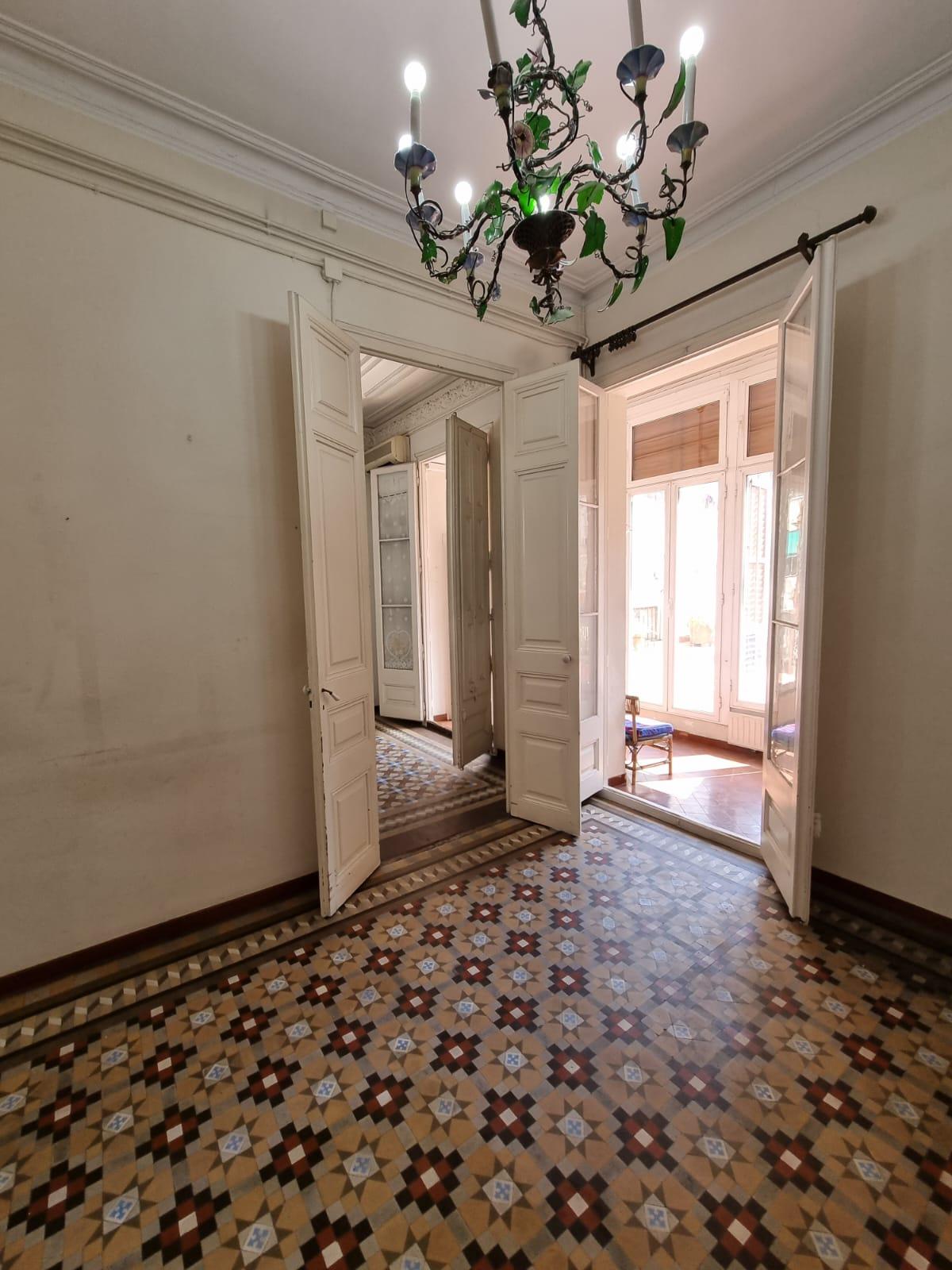 Imagen 1 Piso en venta en Barcelona / Bailen-Consell de Cent