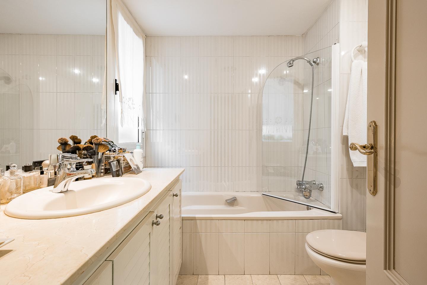 Imagen 31 Piso en venta en Barcelona / Barrio de Tres Torres , zona alta de Barcelona 