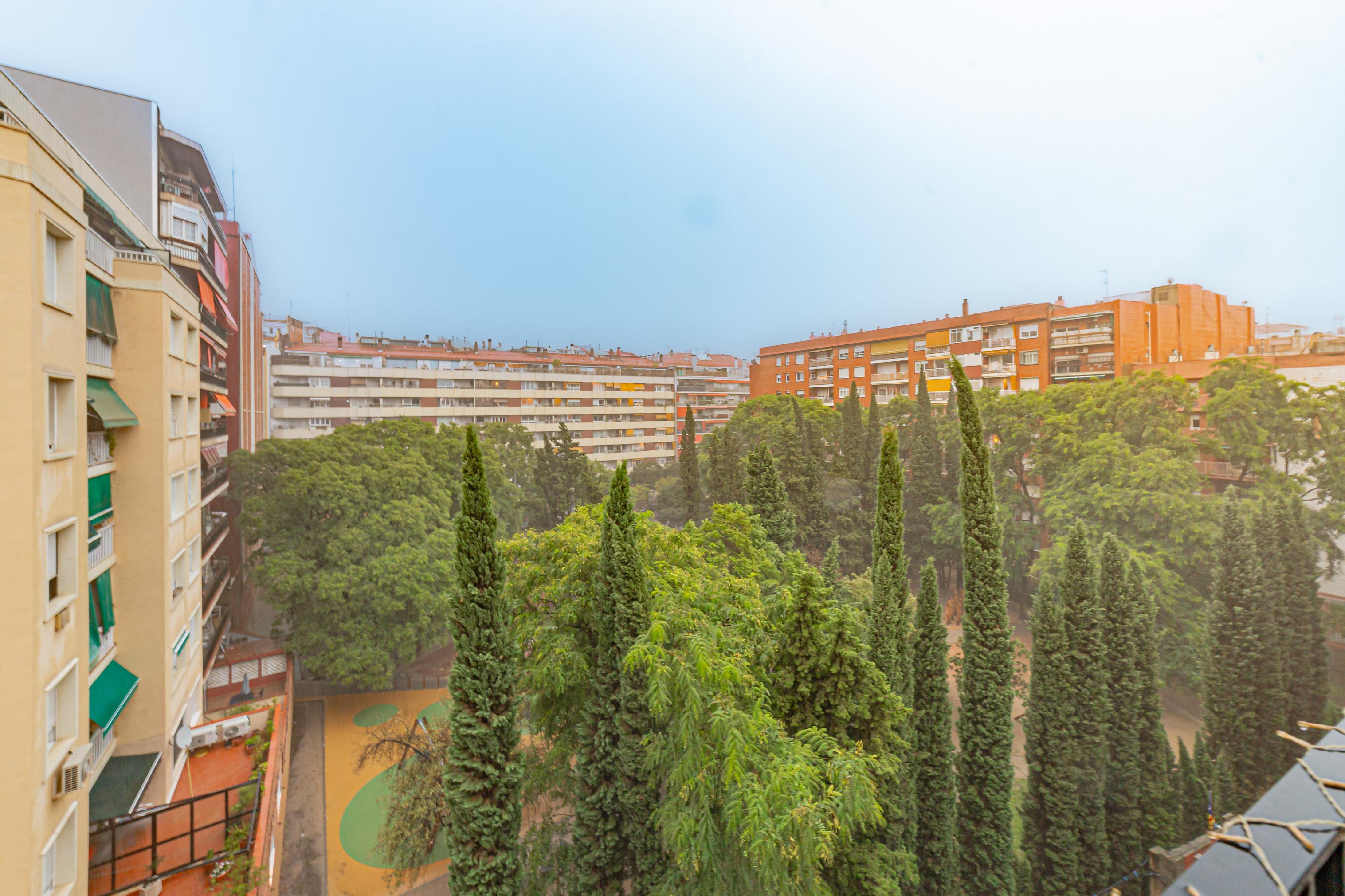 Imagen 1 Piso en venta en Barcelona / Próximo al Camp Nou