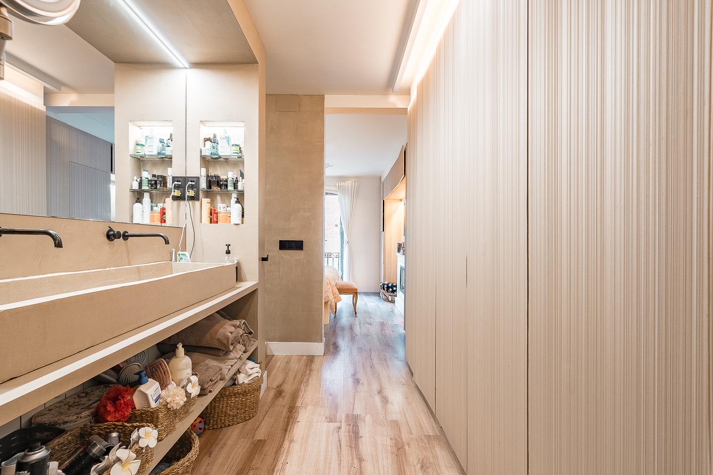 Imagen 32 Piso en venta en Barcelona / Frente al Mercat de Galvany