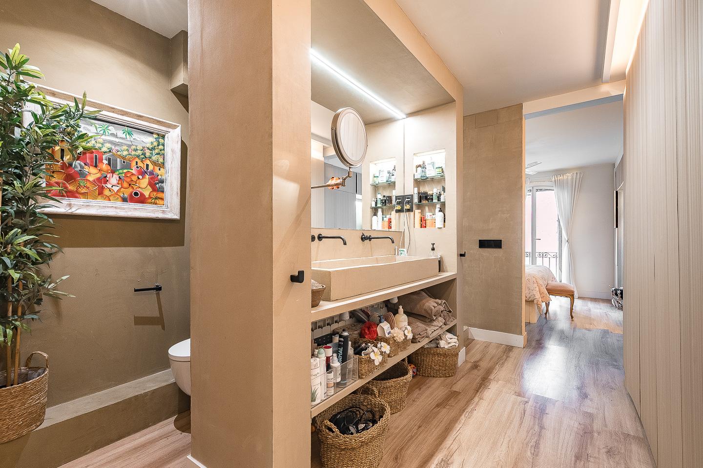 Imagen 33 Piso en venta en Barcelona / Frente al Mercat de Galvany