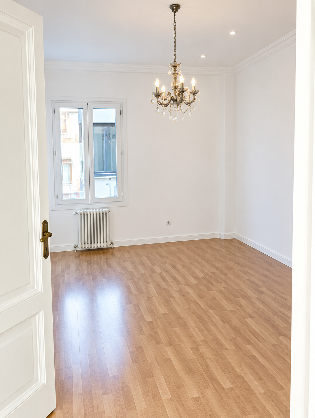 Imagen 7 Apartamento en venta en Barcelona / Calle Balmes al lado de la Plaza Molina 
