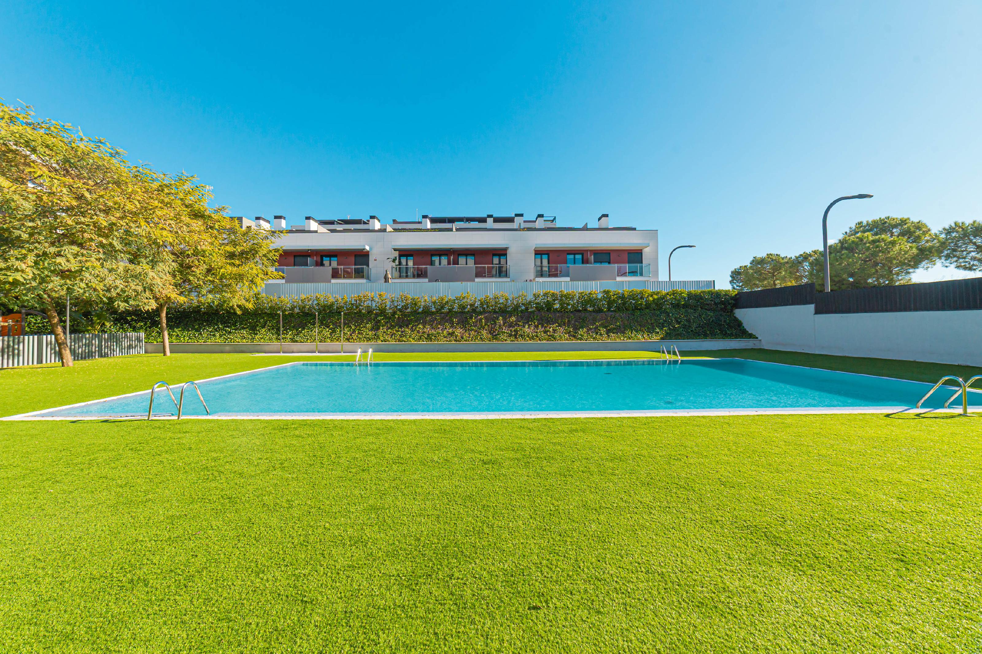 Imagen 1 Casa Adosada en venta en Sant Just Desvern / Mas Lluí - Els Miralls