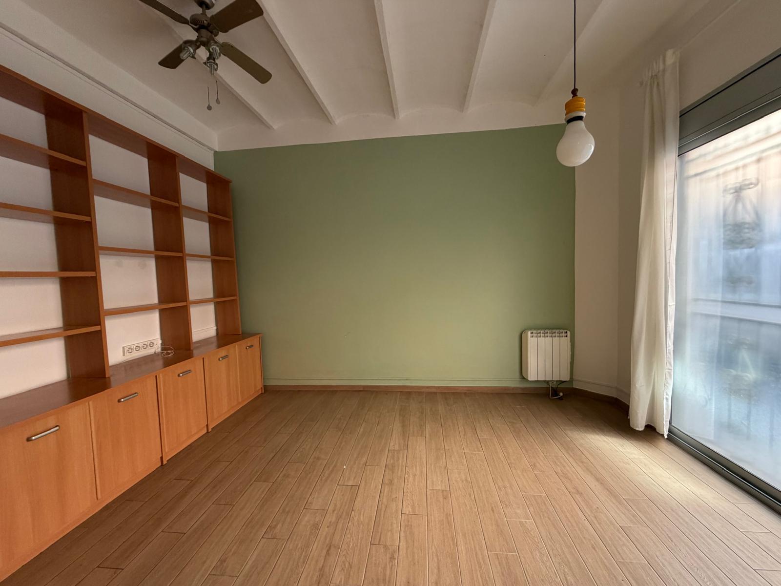Imagen 2 Casa Adosada en venta en Barcelona / Plaça del Guinardó
