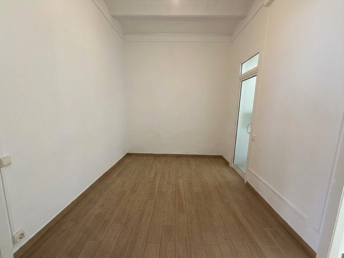 Imagen 4 Casa Adosada en venta en Barcelona / Plaça del Guinardó