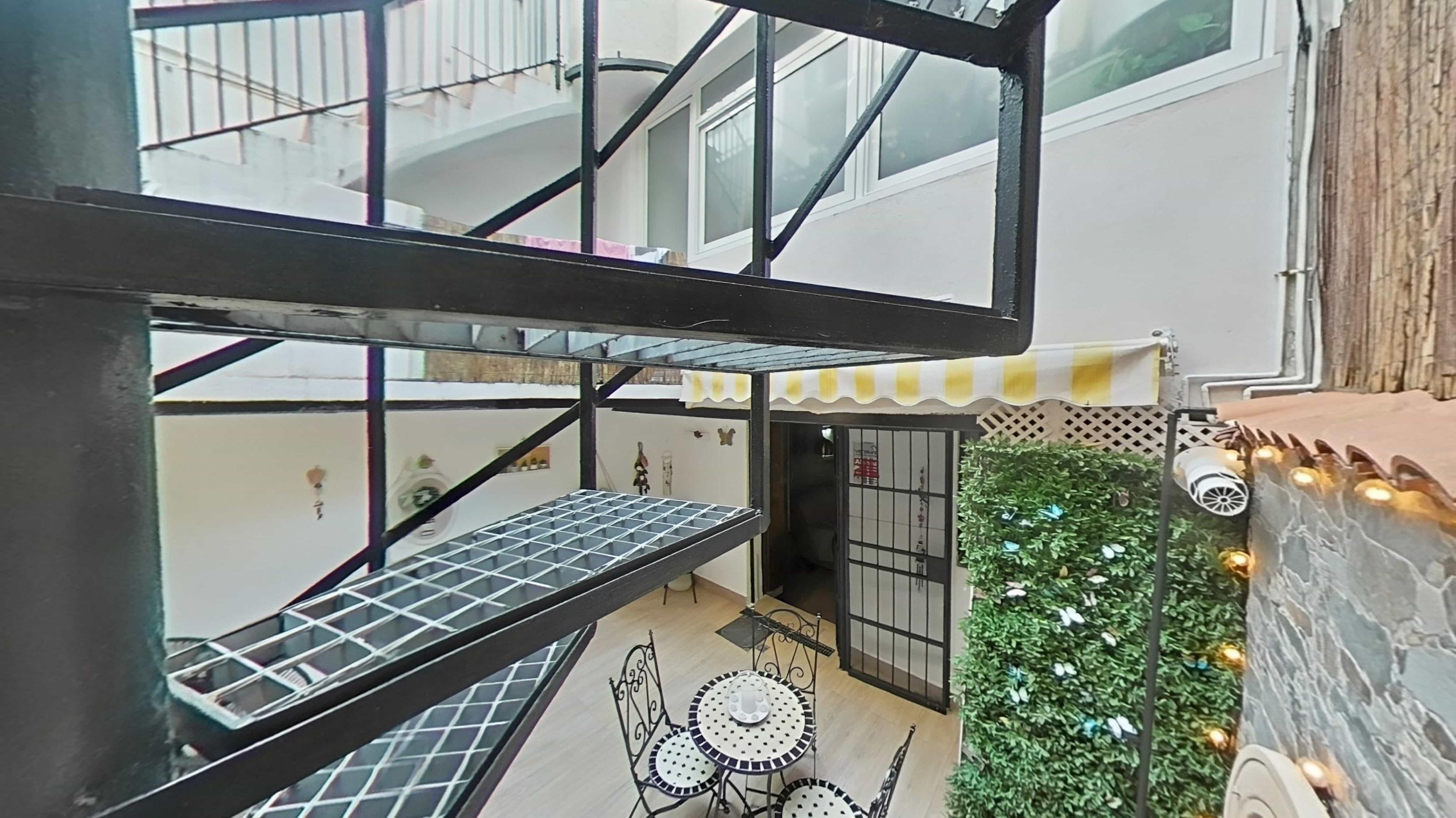 Imagen 24 Casa Adosada en venta en Barcelona / Plaça del Guinardó