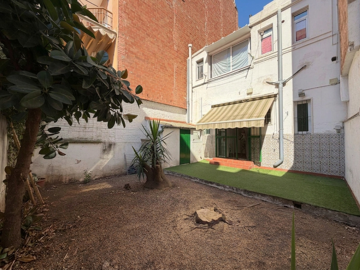 Imagen 8 Casa Adosada en venta en Barcelona / Plaça del Guinardó