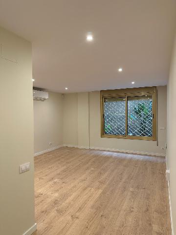 Imagen 4 Inmueble 298987 - Local Comercial en venta en Barcelona / Tres Torres - Junto Corachan