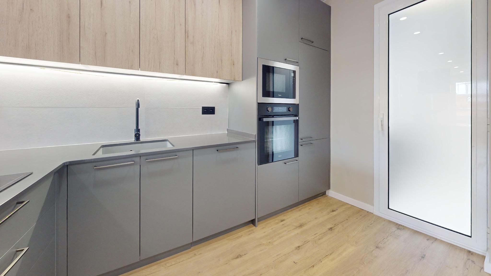 Imagen 3 Piso en venta en Barcelona / Ctra. Sants - Nou Camp