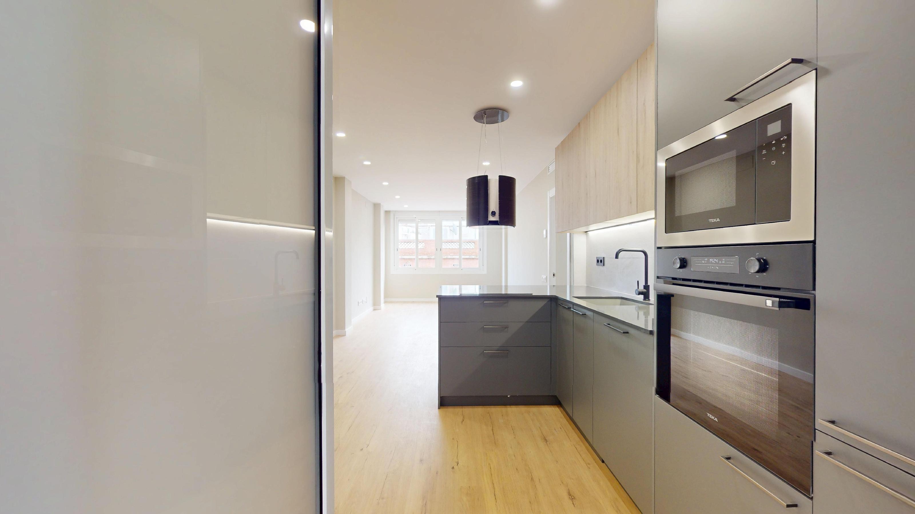 Imagen 11 Piso en venta en Barcelona / Ctra. Sants - Nou Camp