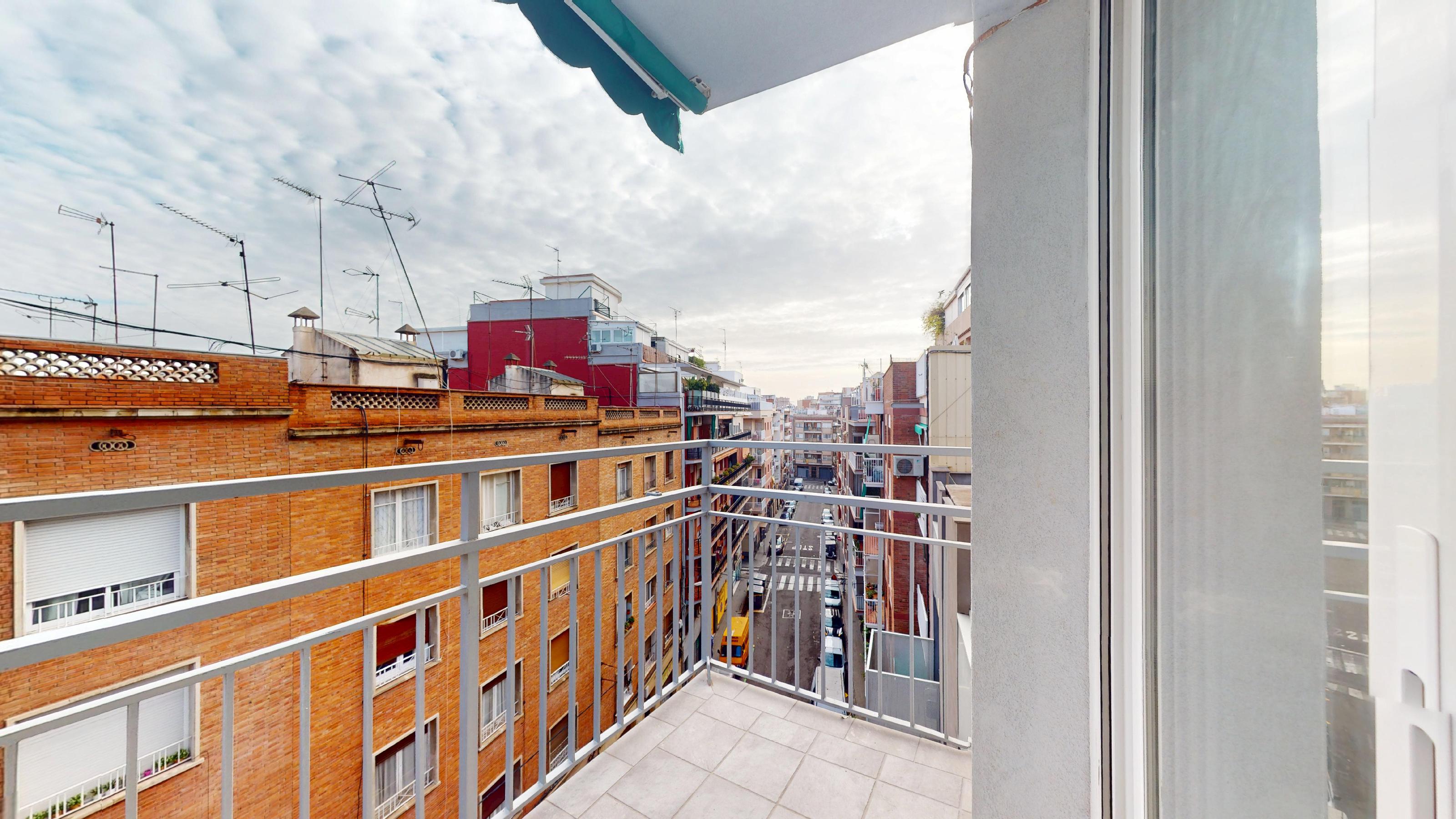 Imagen 25 Piso en venta en Barcelona / Ctra. Sants - Nou Camp