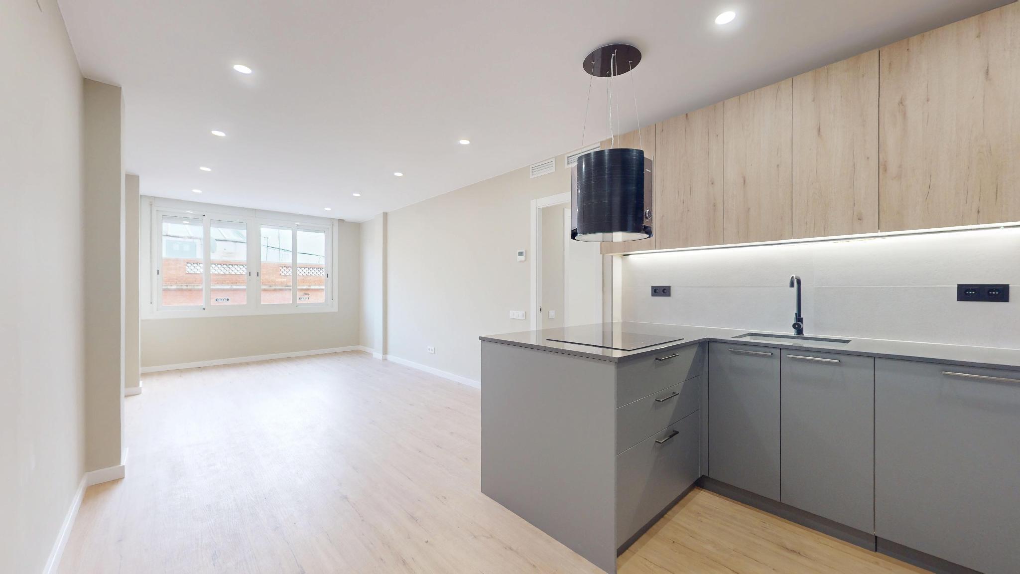 Imagen 2 Piso en venta en Barcelona / Ctra. Sants - Nou Camp