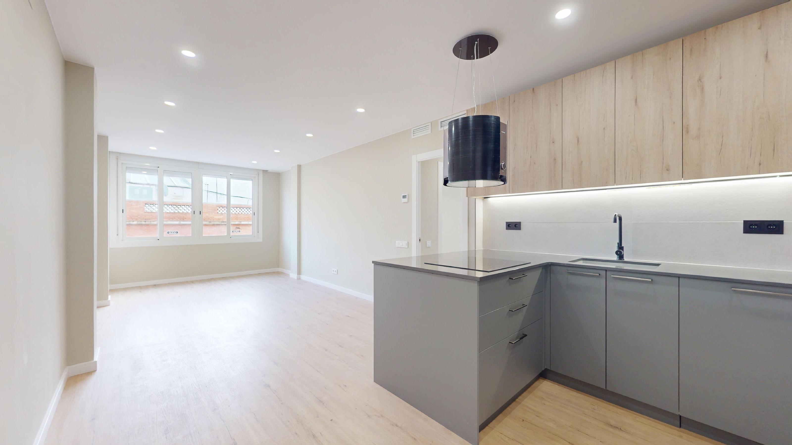 Imagen 1 Piso en venta en Barcelona / Ctra. Sants - Nou Camp