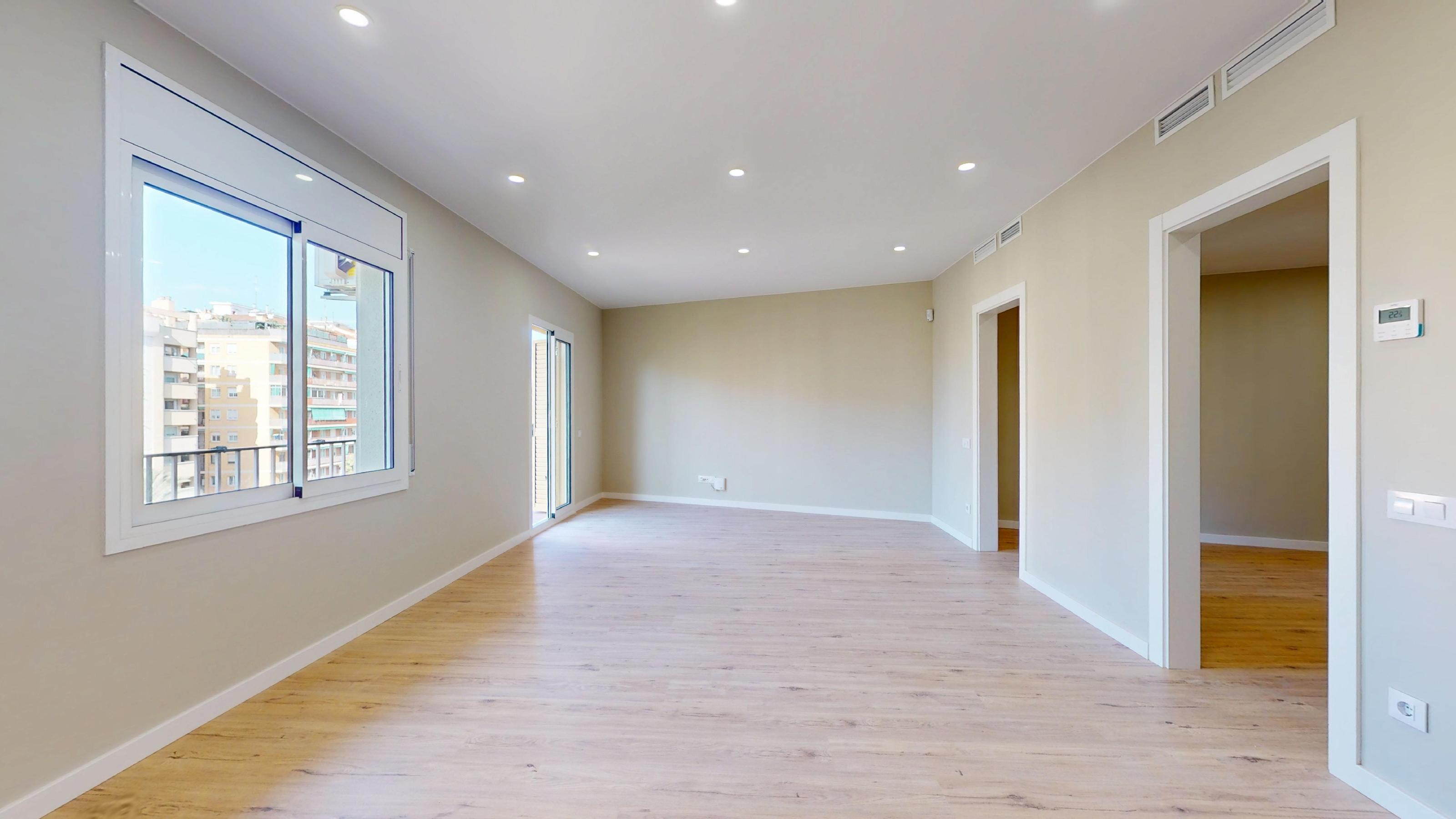 Imagen 11 Piso en venta en Barcelona / Rambla Brasil - Plaça de Vázques de Mella