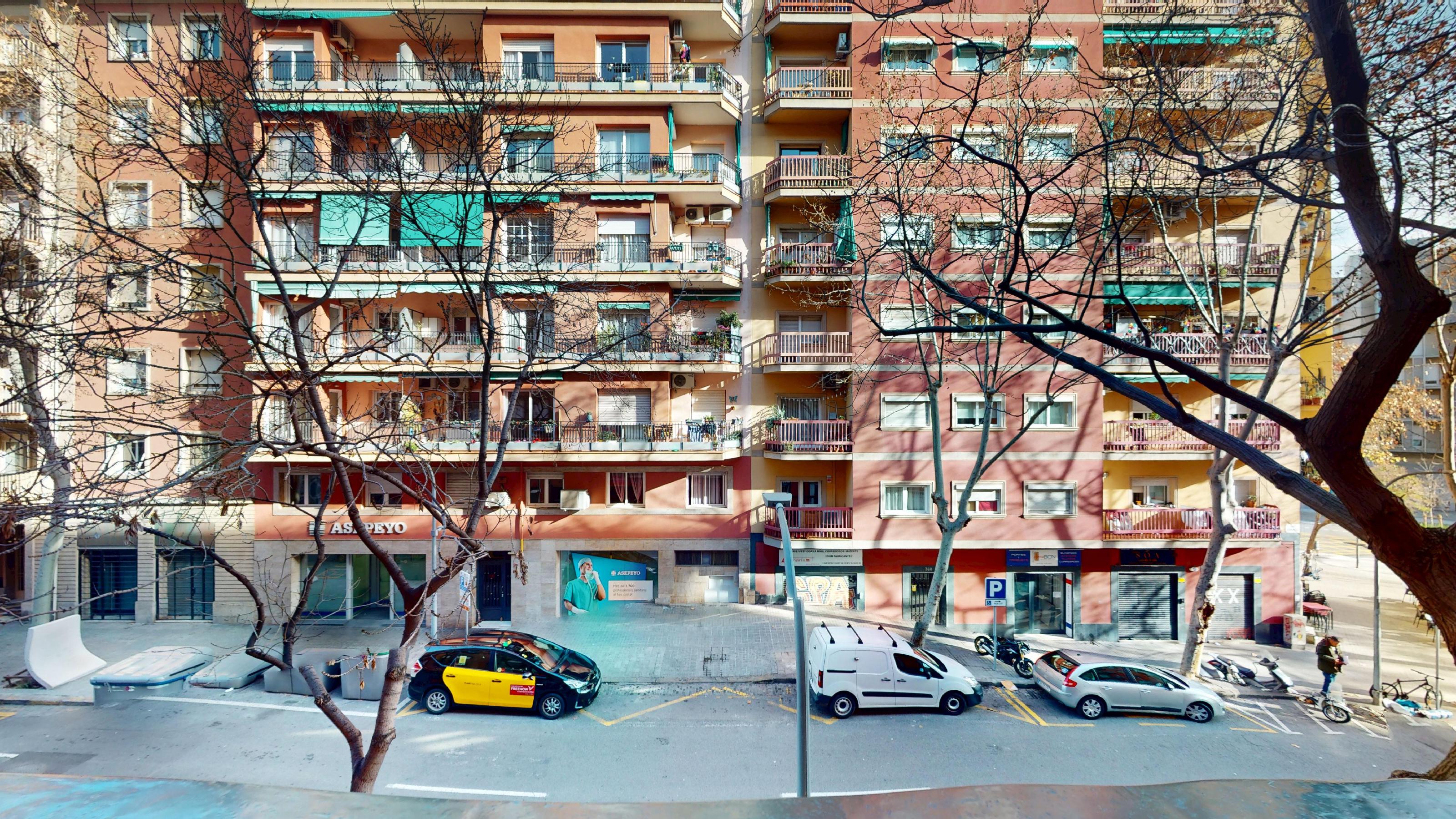 Imagen 28 Piso en venta en Barcelona / Avda. Meridiana - Plaça Ferran Reyes