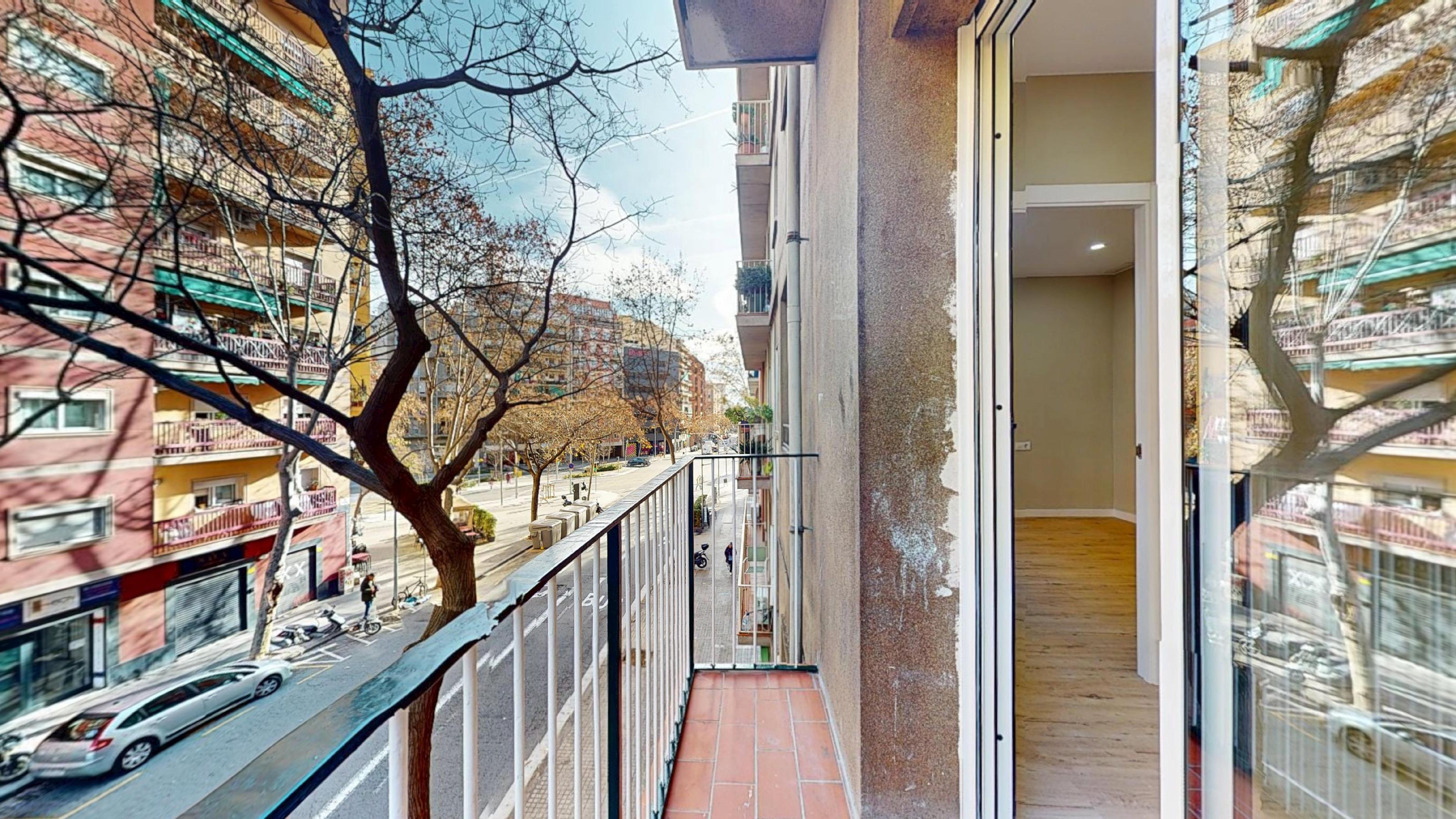 Imagen 5 Piso en venta en Barcelona / Avda. Meridiana - Plaça Ferran Reyes