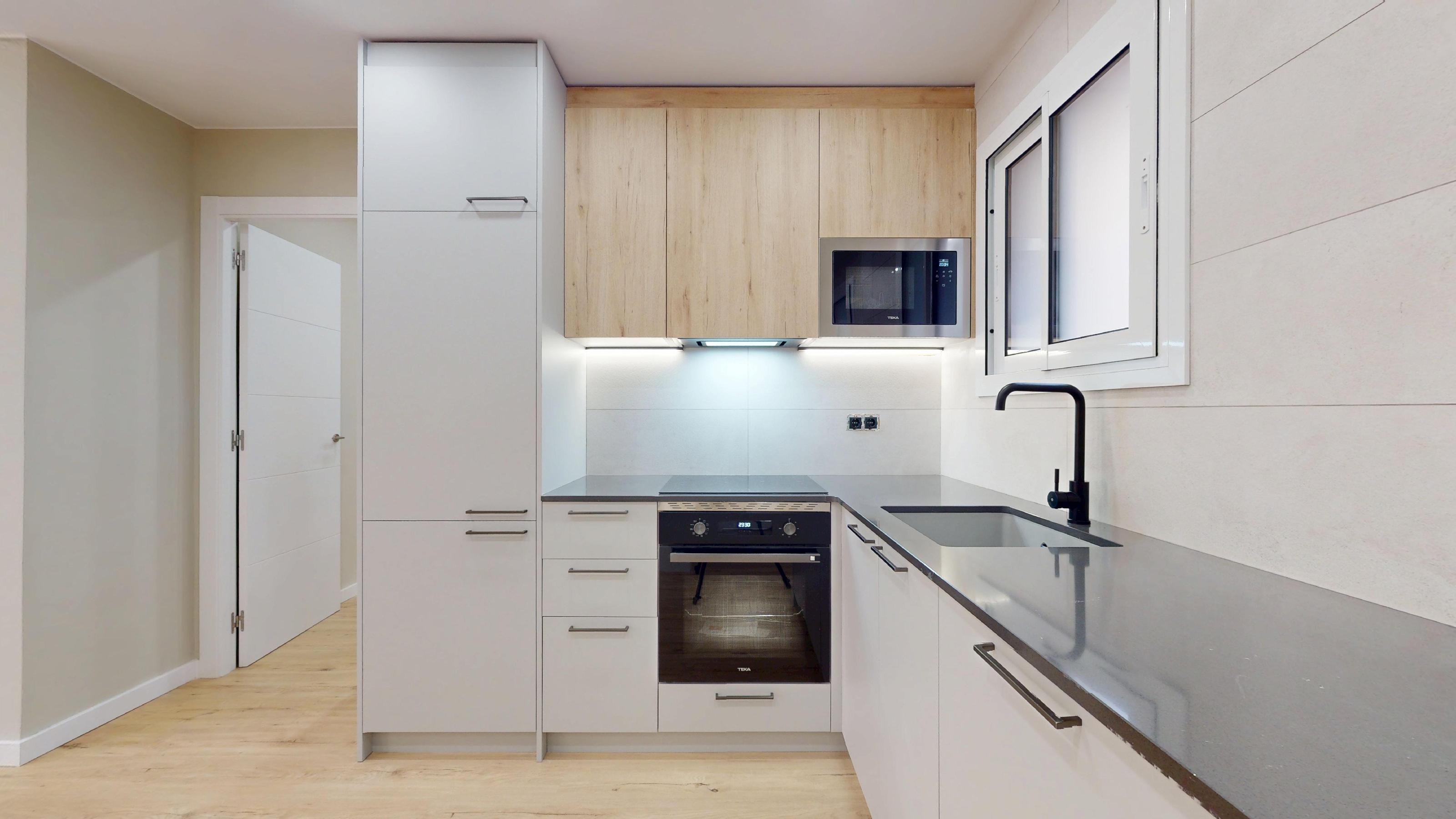 Imagen 16 Piso en venta en Barcelona / Avda. Meridiana - Plaça Ferran Reyes