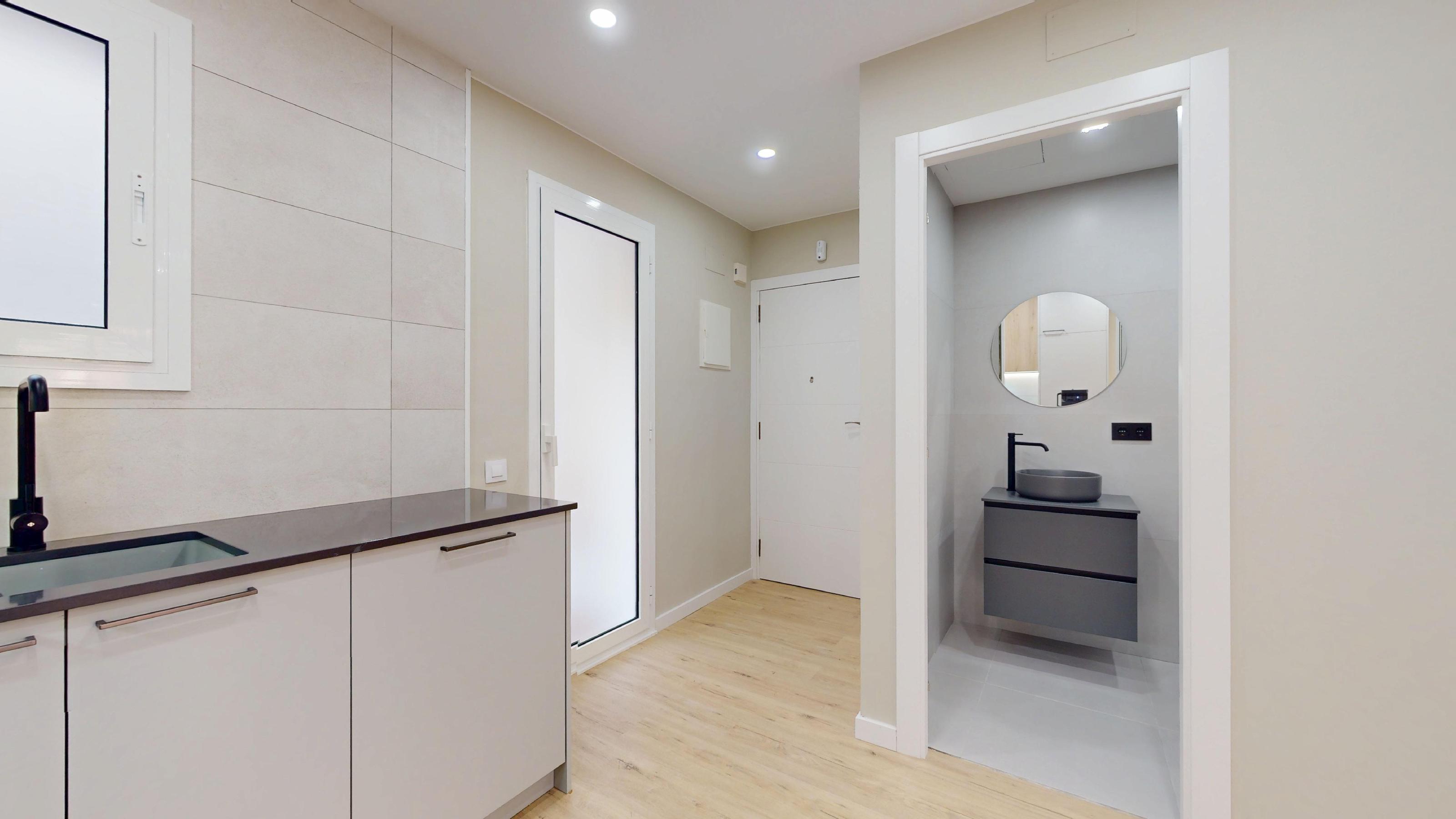 Imagen 17 Piso en venta en Barcelona / Avda. Meridiana - Plaça Ferran Reyes