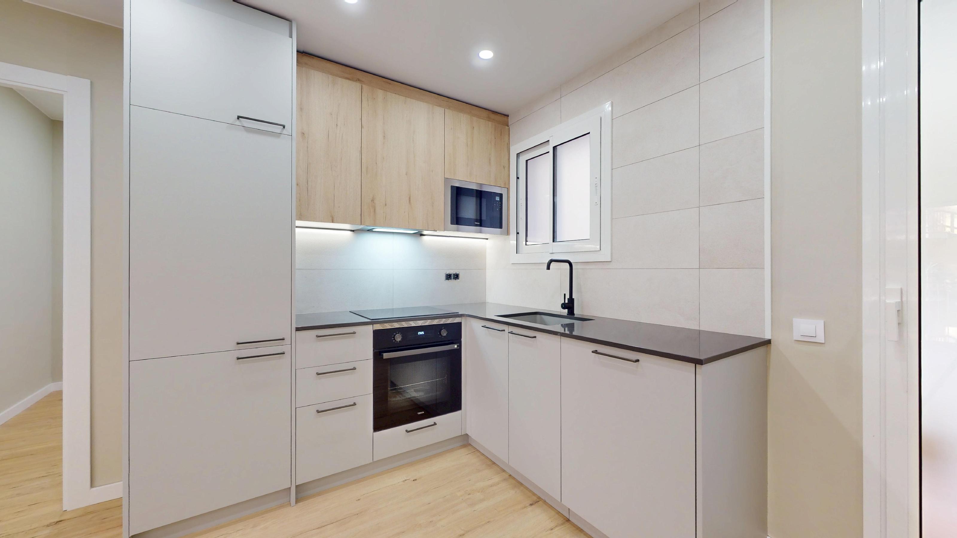 Imagen 15 Piso en venta en Barcelona / Avda. Meridiana - Plaça Ferran Reyes