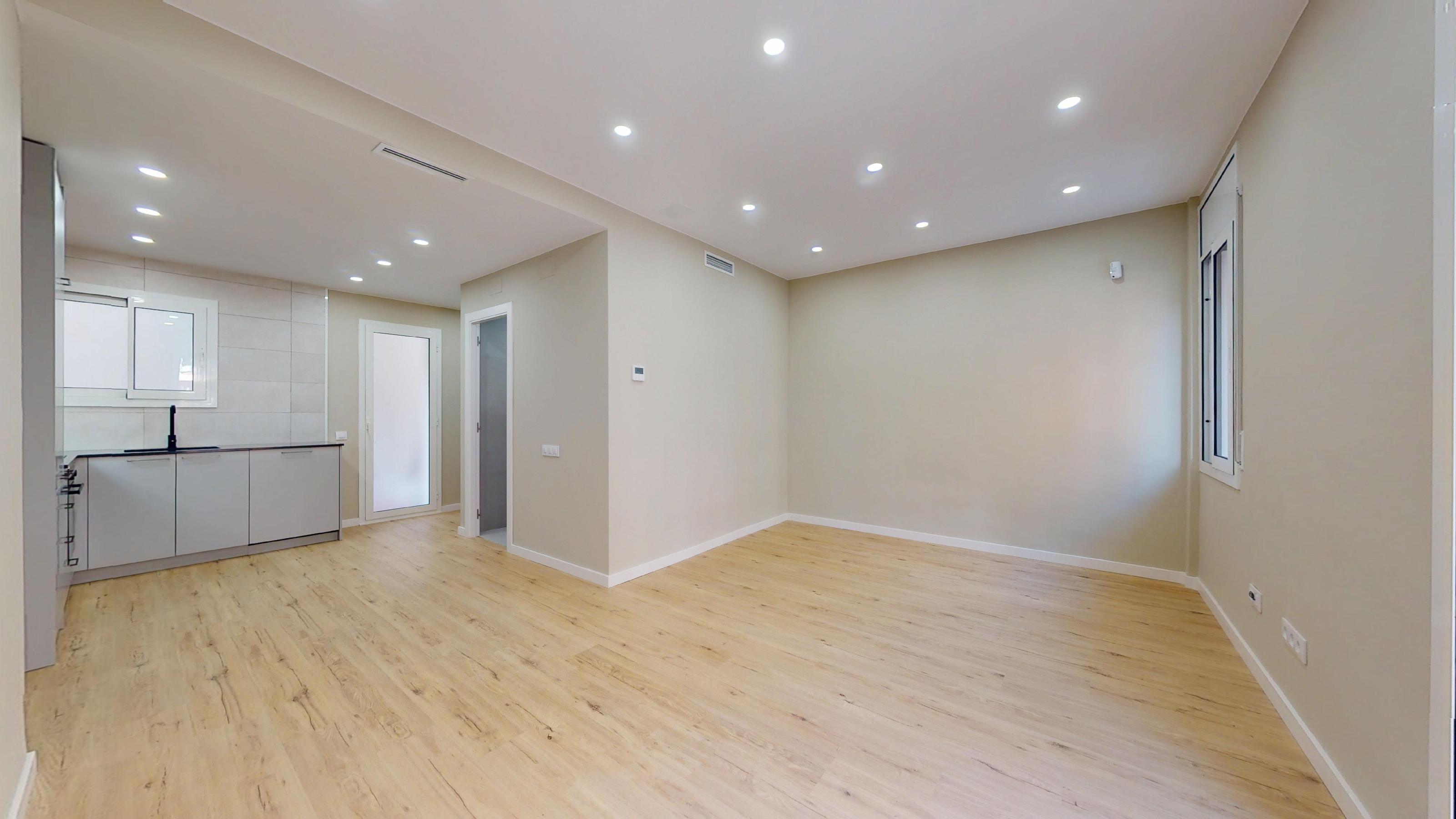 Imagen 3 Piso en venta en Barcelona / Avda. Meridiana - Plaça Ferran Reyes