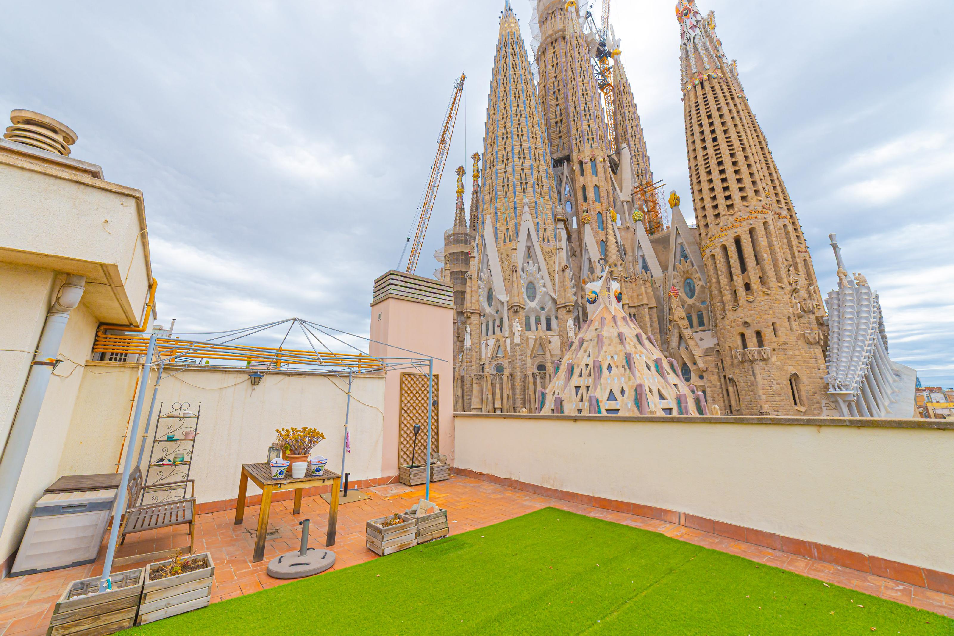 Imagen 1 Ático en venta en Barcelona / Provença - Sardenya delante de La Sagrada Familia