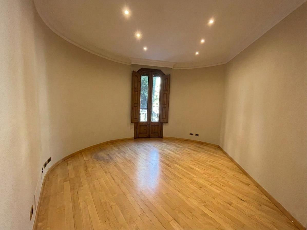 Imagen 8 Piso en venta en Barcelona / Calle Pau Claris - Calle Valencia
