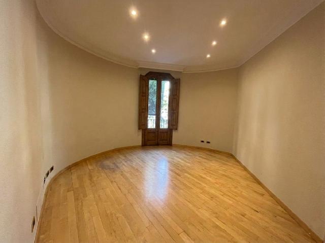 Imagen 8 Inmueble 302413 - Piso en venta en Barcelona / Calle Pau Claris - Calle Valencia