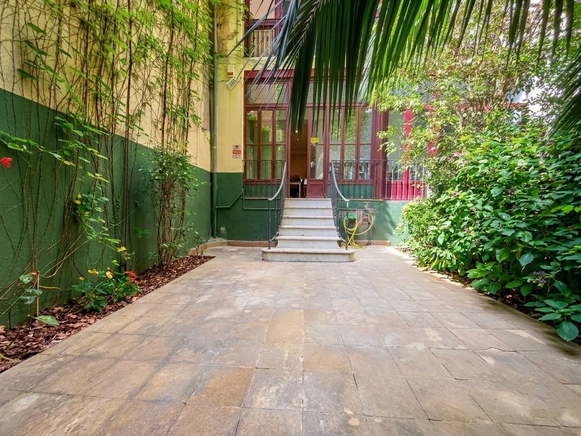 Imagen 1 Piso en venta en Barcelona / Calle Pau Claris - Calle Valencia