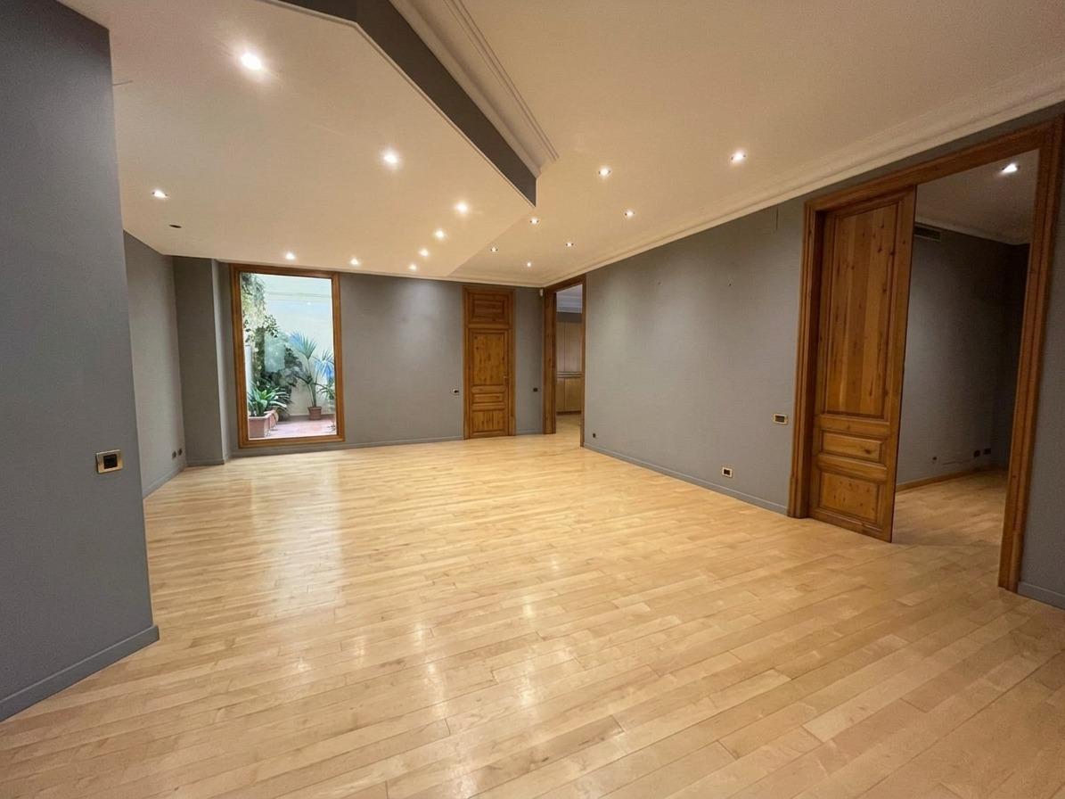 Imagen 3 Piso en venta en Barcelona / Calle Pau Claris - Calle Valencia