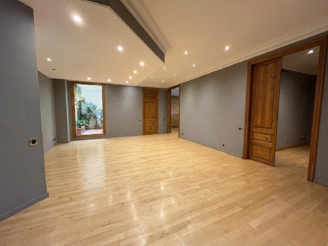 Imagen 3 Inmueble 302413 - Piso en venta en Barcelona / Calle Pau Claris - Calle Valencia