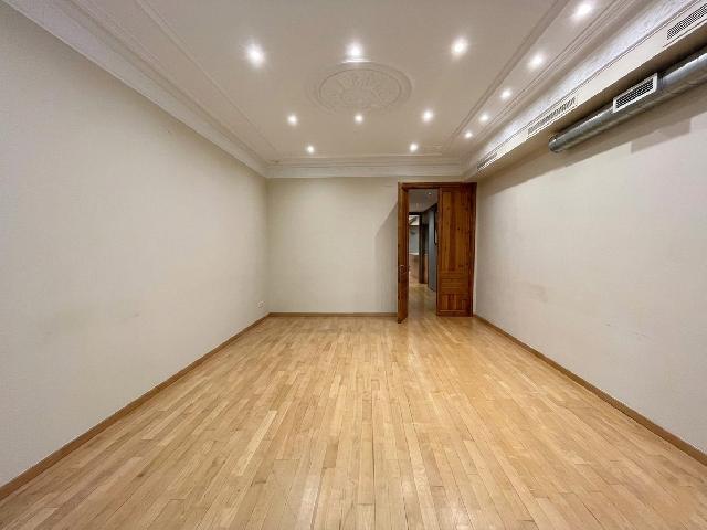 Imagen 4 Inmueble 302413 - Piso en venta en Barcelona / Calle Pau Claris - Calle Valencia