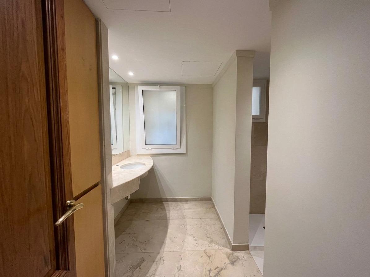 Imagen 10 Piso en venta en Barcelona / Calle Pau Claris - Calle Valencia