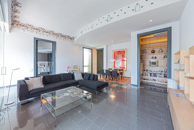 Imagen 4 Inmueble 302631 - Piso en venta en Barcelona / Entre Paseo de Gracia y Pg. de Sant Joan