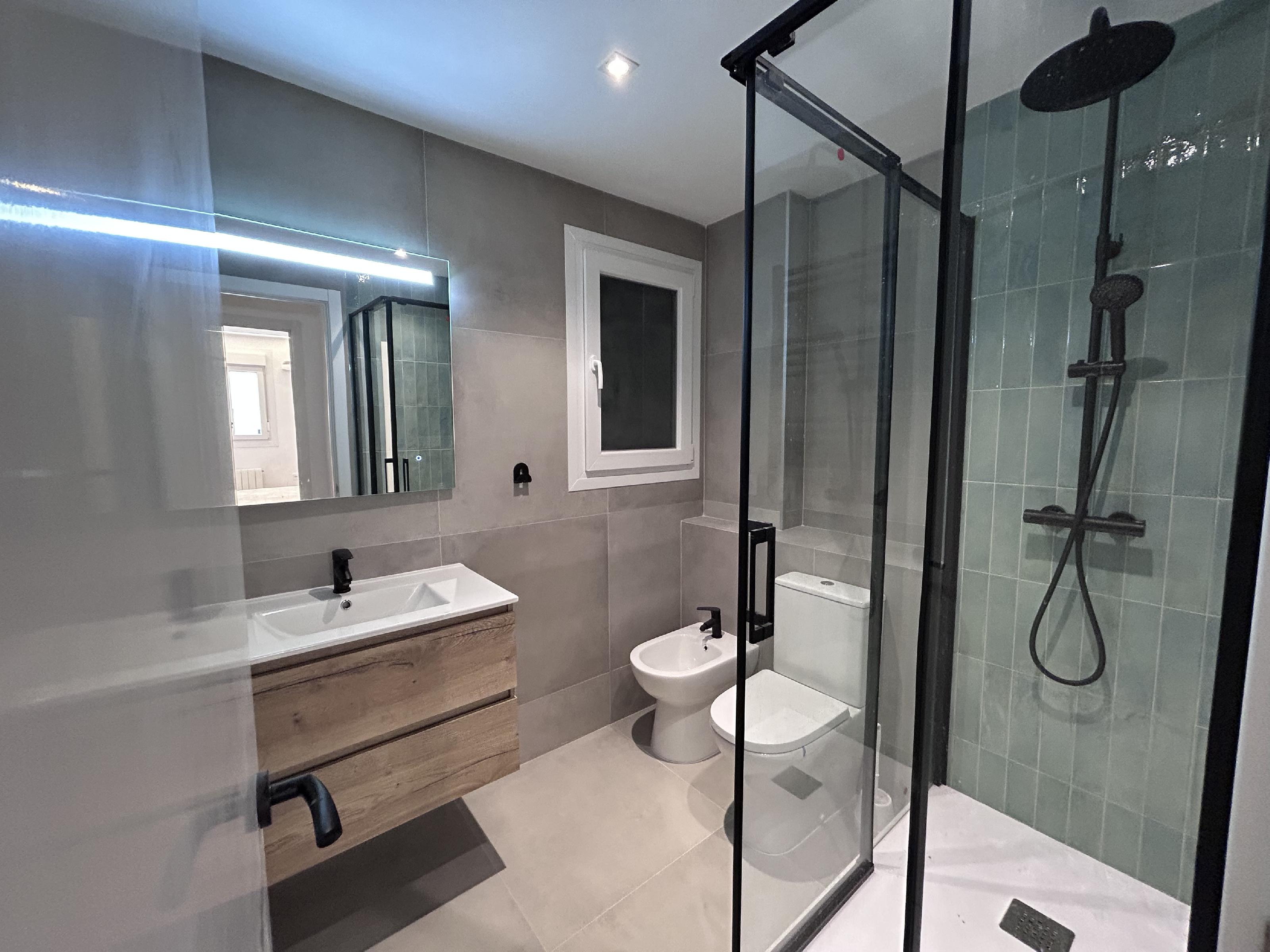 Imagen 5 Piso en venta en Barcelona / A 10 min. Playa Sant Miquel